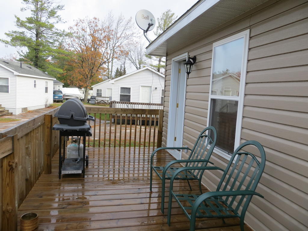 Halls Cottages Honey Harbor Chambre photo