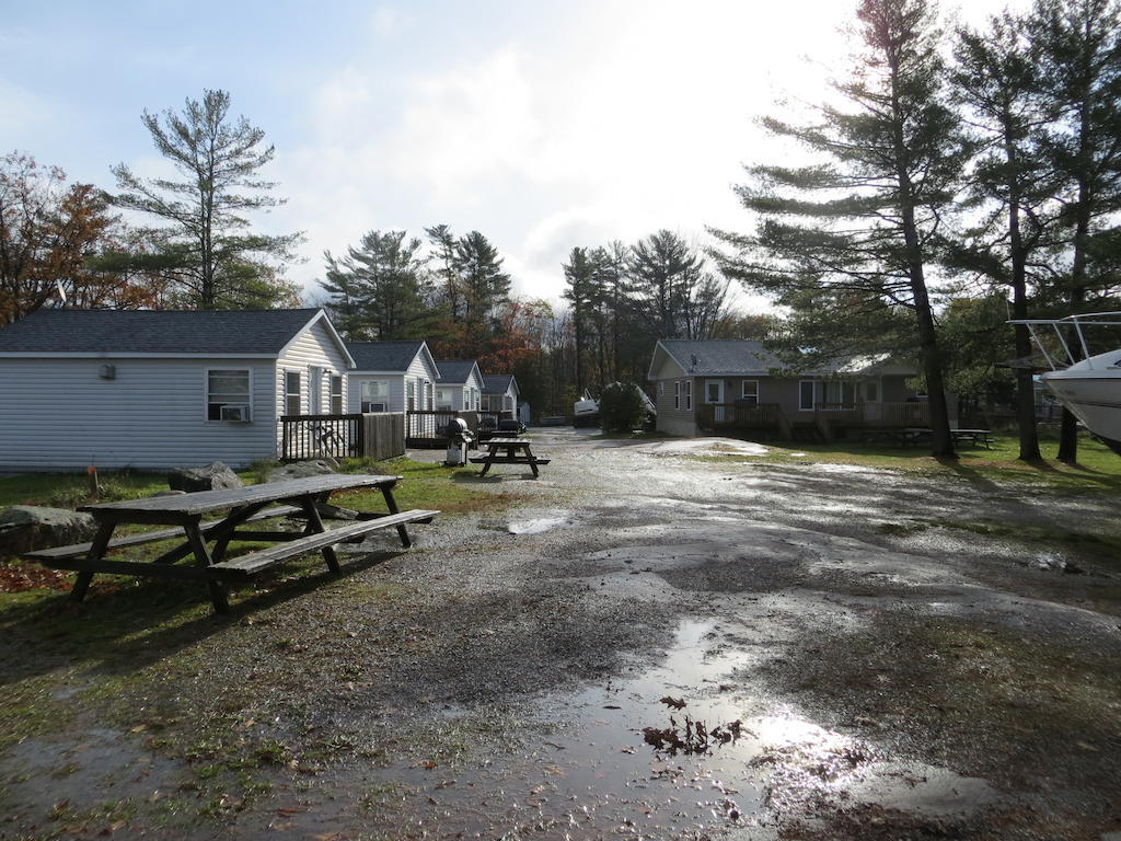 Halls Cottages Honey Harbor Extérieur photo