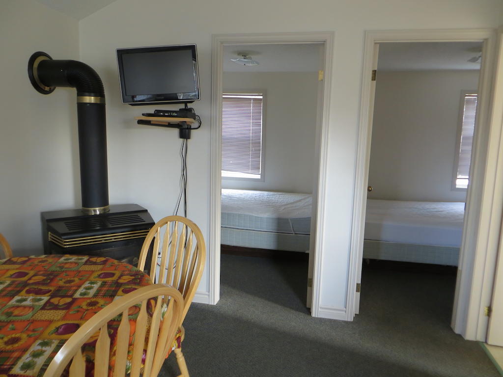 Halls Cottages Honey Harbor Chambre photo